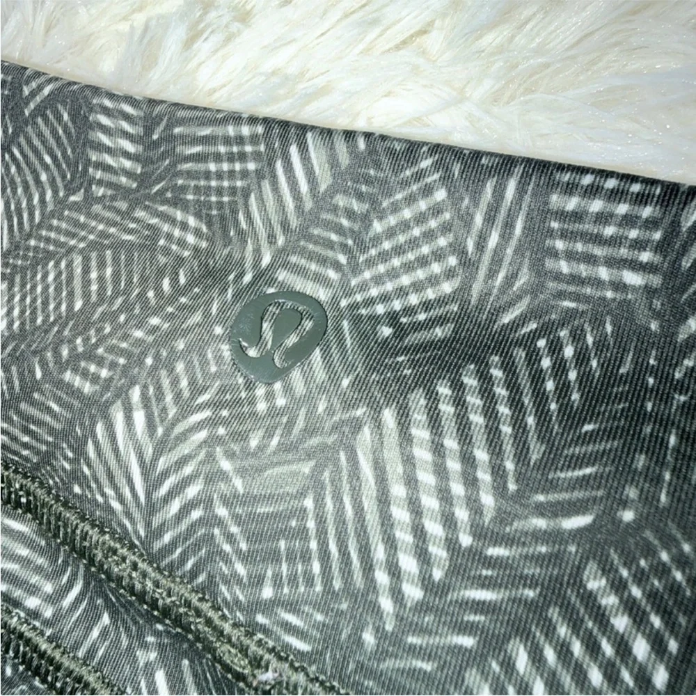 Lululemon Cool To Street Crop Jazzy White Gator Green